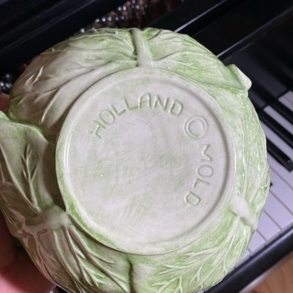 This is a Vintage Authentic Holland Mold Cabbage with lid and no defects. - Picture 4 of 6